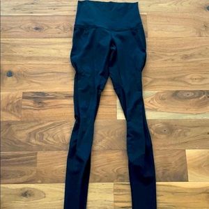 lululemon high waisted size 4 black mesh leggings